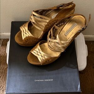 Cynthia Vincent Women's Brown and Cream Strappy Sandals